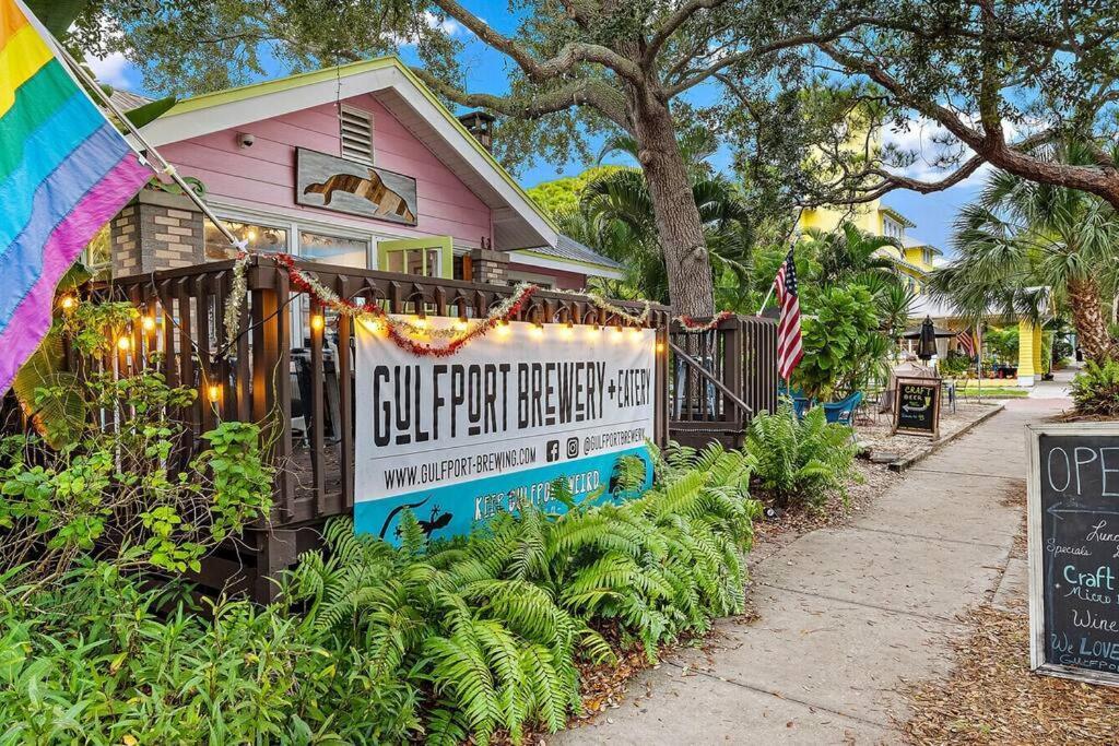 Quaint Gulfport Beach Bungalow Сент-Пітерсбург Екстер'єр фото