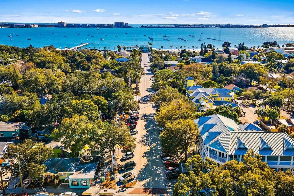Quaint Gulfport Beach Bungalow Сент-Пітерсбург Екстер'єр фото