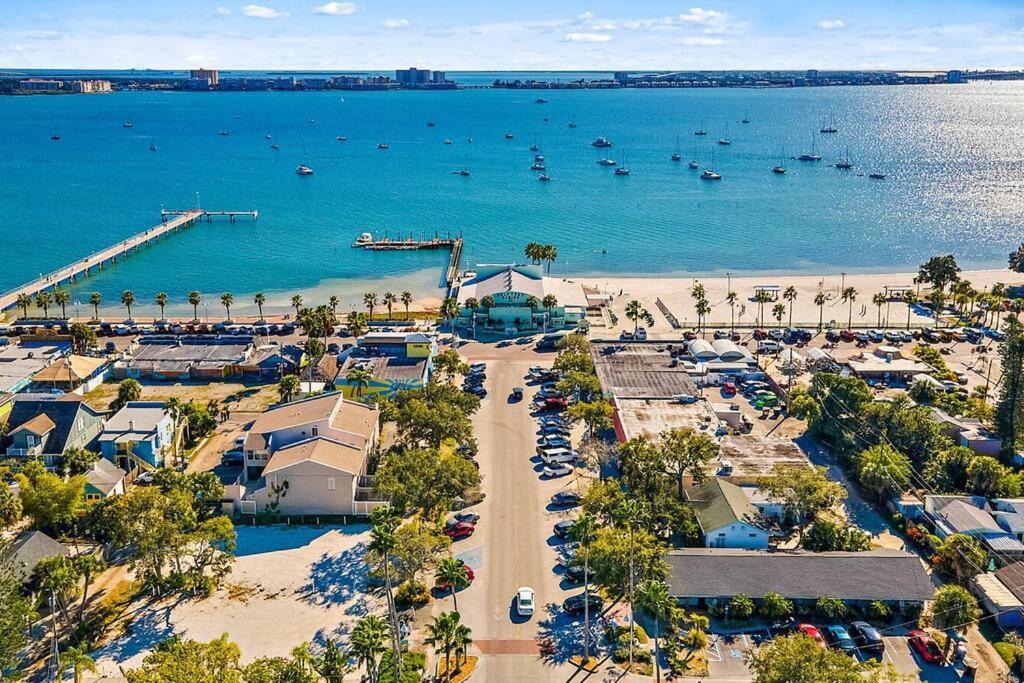 Quaint Gulfport Beach Bungalow Сент-Пітерсбург Екстер'єр фото