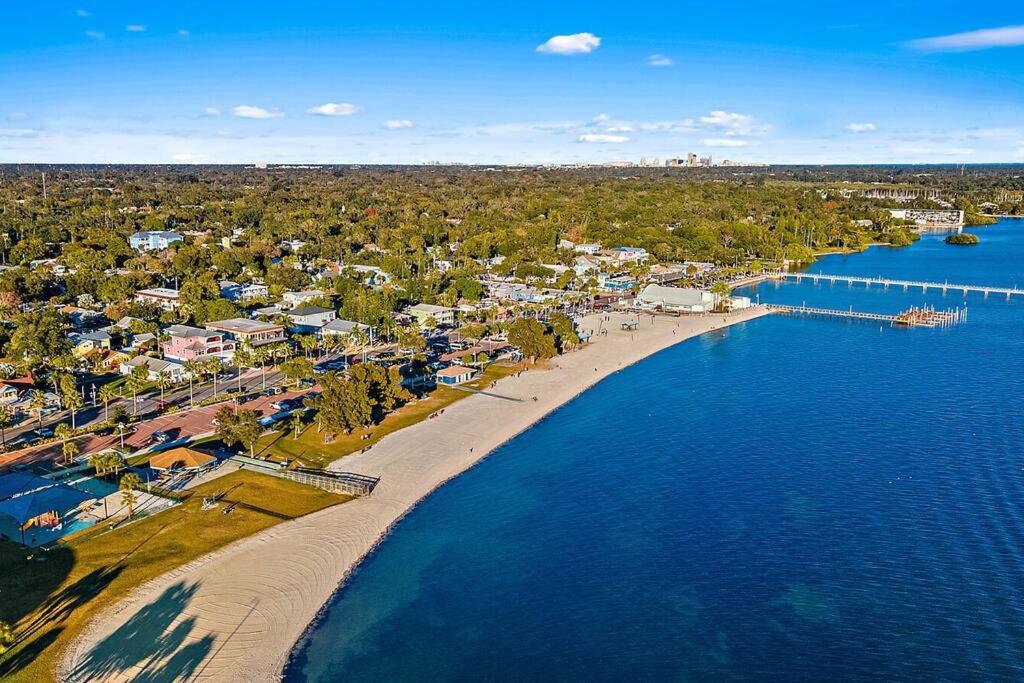 Quaint Gulfport Beach Bungalow Сент-Пітерсбург Екстер'єр фото