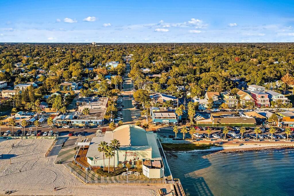 Quaint Gulfport Beach Bungalow Сент-Пітерсбург Екстер'єр фото