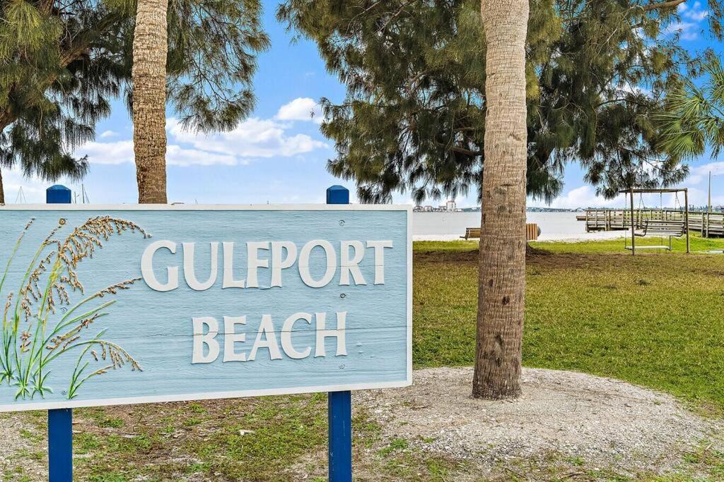 Quaint Gulfport Beach Bungalow Сент-Пітерсбург Екстер'єр фото